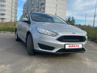 2017 Ford Focus III Рестайлинг, серебристый, 950000 рублей, вид 1