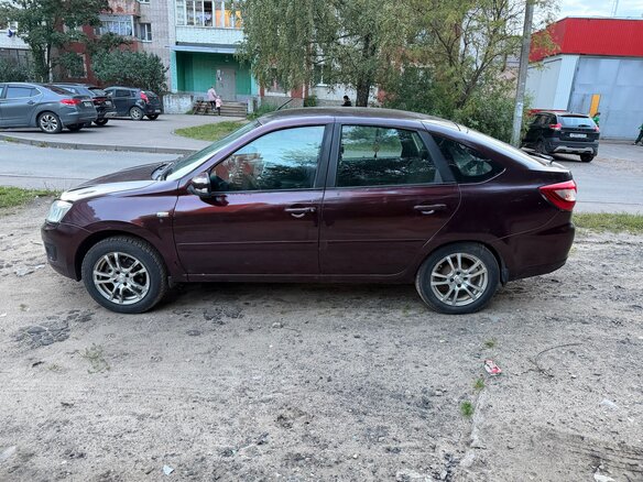 2015 Lada (ВАЗ) Granta I, пурпурный, 315000 рублей - вид 4