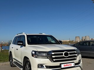 2017 Toyota Land Cruiser 200 Series Рестайлинг 2, белый, 6490000 рублей, вид 3