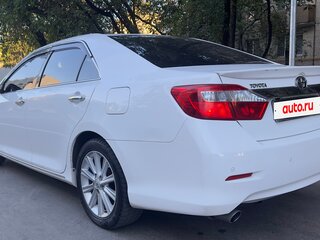 2012 Toyota Camry VII (XV50), белый, 1750000 рублей, вид 3