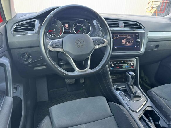 2021 Volkswagen Tiguan II Рестайлинг, красный, 2450000 рублей - вид 8
