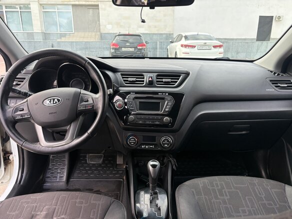 2012 Kia Rio 4-speed III, белый, 870000 рублей - вид 6