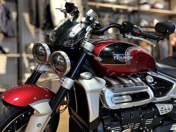2023 Triumph Rocket 3, красный, 2990000 рублей - вид 8