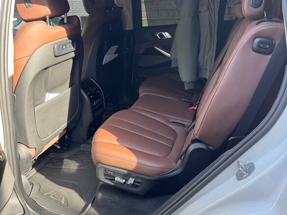 2021 BMW X7 40i I (G07), белый, 8800000 рублей - вид 8