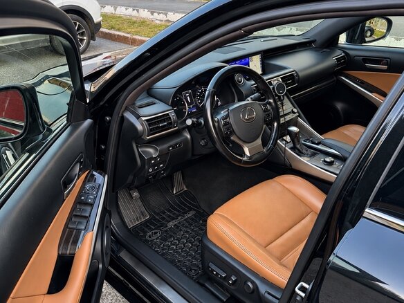 2017 Lexus IS 300 III Рестайлинг, чёрный - вид 3