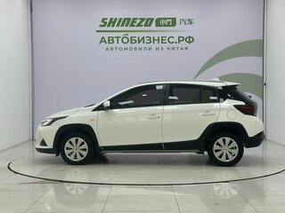 2021 Toyota Yaris L XP150 Рестайлинг, белый, 1300000 рублей, вид 4