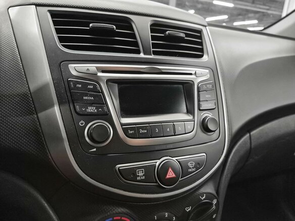 2015 Hyundai Solaris I Рестайлинг, оранжевый - вид 14