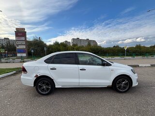 2018 Volkswagen Polo V Рестайлинг, белый, 750000 рублей, вид 3