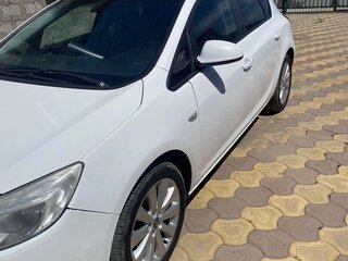 2011 Opel Astra J, белый, 600000 рублей, вид 3