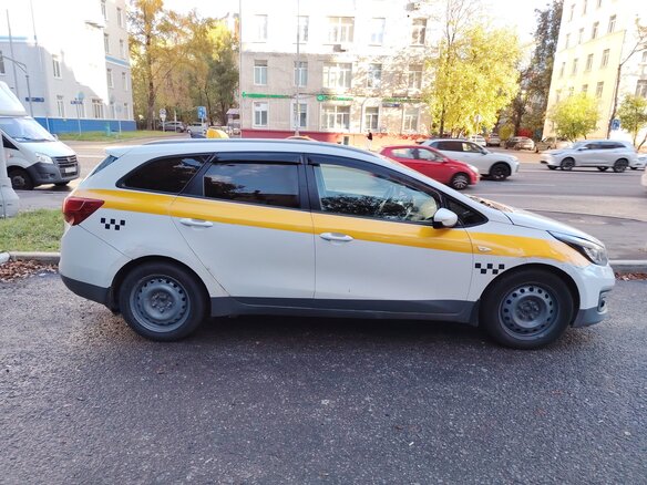 2017 Kia Ceed II Рестайлинг, белый, 480000 рублей - вид 1