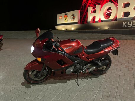 2002 Kawasaki ZZR 400, красный, 369000 рублей, вид 4