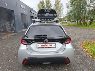 2021 Toyota Yaris IV, серебристый, 1100000 рублей, вид 3
