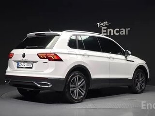 2022 Volkswagen Tiguan II Рестайлинг, белый, 3700000 рублей, вид 2