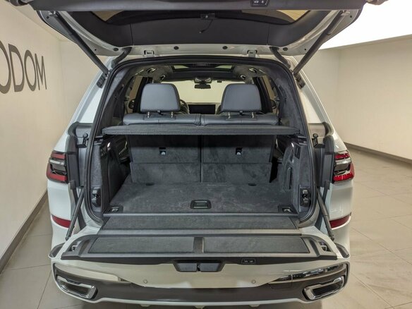 2025 BMW X7 40i I (G07) Рестайлинг, белый, 17500000 рублей - вид 14