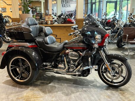 2020 Harley-Davidson CVO Tri Glide, чёрный, 7500000 рублей, вид 2
