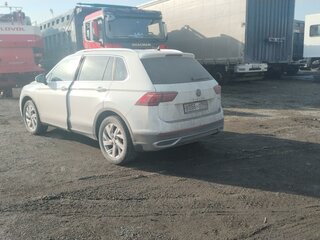 2021 Volkswagen Tiguan II Рестайлинг, белый, 2690000 рублей, вид 3