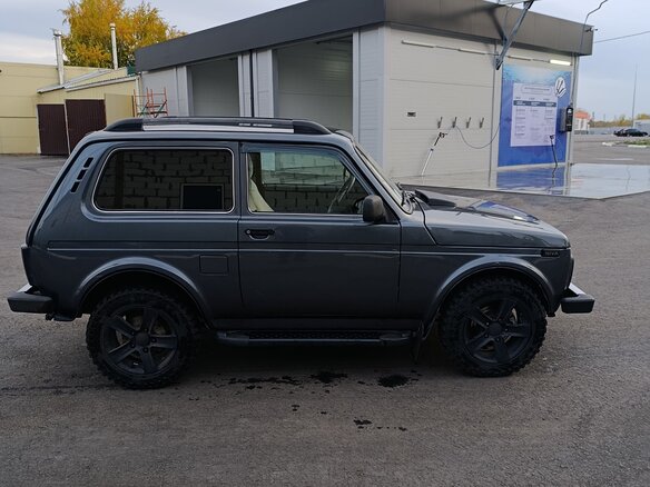 2017 Lada (ВАЗ) 2121 (4x4) Urban I Рестайлинг, серебристый, 600000 рублей - вид 2