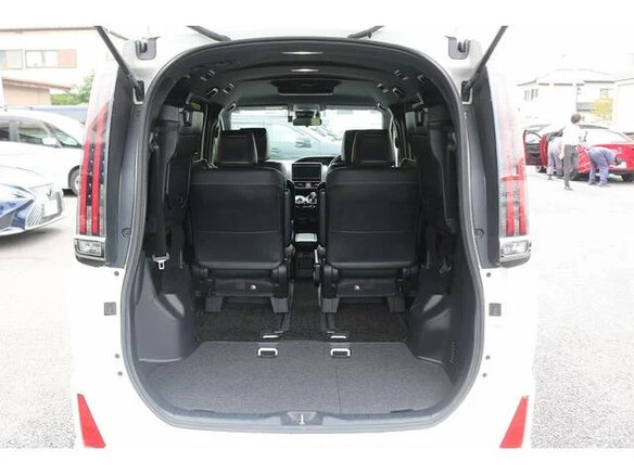 2021 Toyota Noah III (R80) Рестайлинг, белый, 2050000 рублей - вид 10