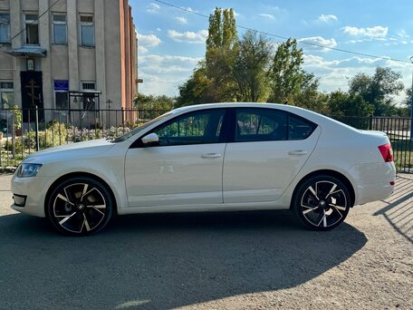 2013 Skoda Octavia III (A7), белый, 1430000 рублей, вид 3