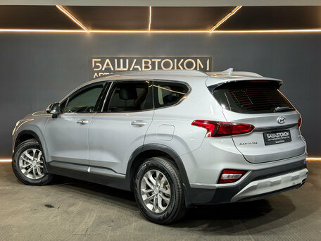 2019 Hyundai Santa Fe IV, серебристый, 2480000 рублей, вид 4
