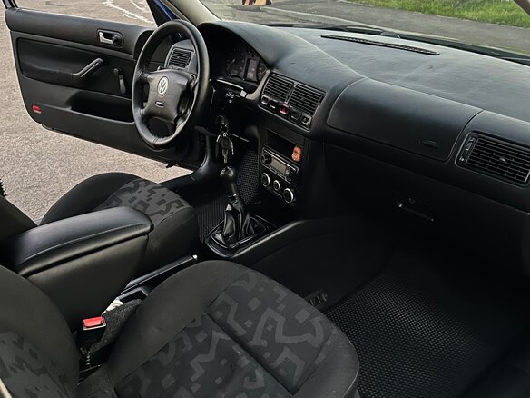 1998 Volkswagen Golf IV, синий, 225000 рублей - вид 6