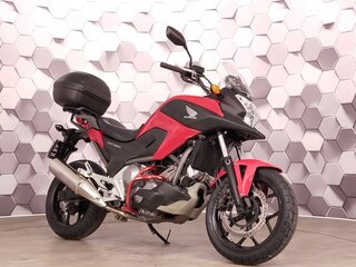 2013 Honda NC 700X, красный, 677000 рублей, вид 1