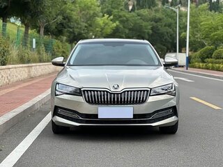 2022 Skoda Superb III Рестайлинг, серебристый, 2120020 рублей, вид 2