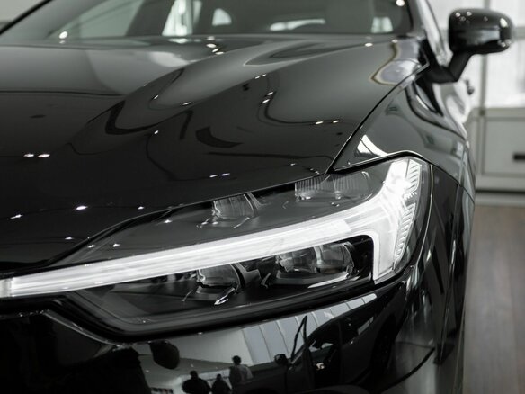 2025 Volvo XC60 II Рестайлинг 2, чёрный - вид 16