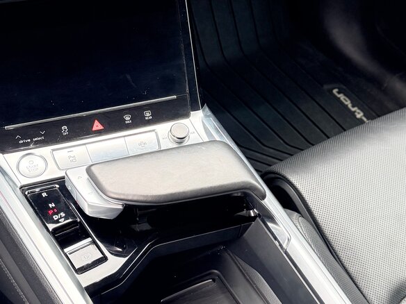 2019 Audi e-tron 50 I, белый, 3350000 рублей - вид 15