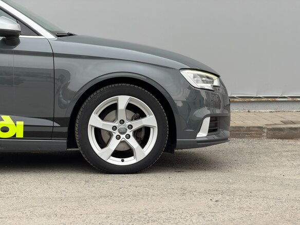 2020 Audi A3 III (8V) Рестайлинг, серый, 3000000 рублей - вид 3