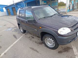 2016 Chevrolet Niva I Рестайлинг, коричневый, 580000 рублей, вид 3