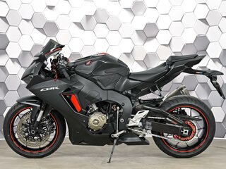 2017 Honda CBR 1000 RR/RA Fireblade, чёрный, 1377000 рублей, вид 4