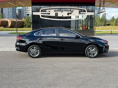 2026 Kia K3 II (China Market) Рестайлинг, чёрный, 1900000 рублей, вид 4