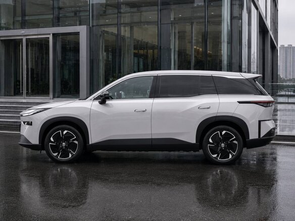 2026 Toyota bZ3X 58.3 kWh, серый, 2729512 рублей - вид 3