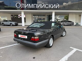 1993 Mercedes-Benz E-Класс 220 I (W124), чёрный, 2700000 рублей, вид 3