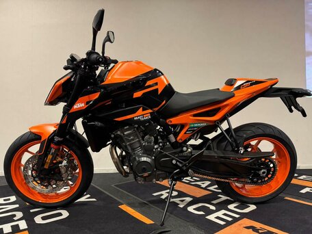 2023 KTM 890 Duke GP, оранжевый, 899000 рублей, вид 1