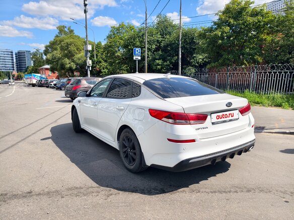 2019 Kia Optima IV Рестайлинг, белый - вид 4