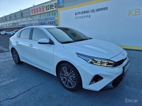 2023 Kia Cerato IV Рестайлинг, серый, 2100000 рублей, вид 3