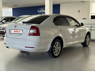 2011 Skoda Octavia II (A5) Рестайлинг, белый, 655000 рублей, вид 4