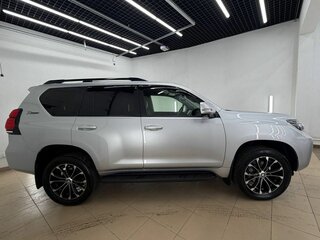 2022 Toyota Land Cruiser Prado 150 Series Рестайлинг 3, серебристый, 6290000 рублей, вид 3