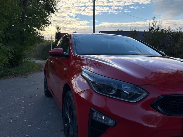 2018 Kia Ceed III, красный, 1560000 рублей - вид 2