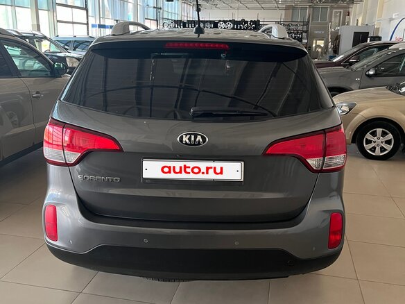 2017 Kia Sorento II Рестайлинг, серый, 1950000 рублей - вид 3