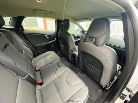 2017 Volvo V40 Cross Country I Рестайлинг, белый, 1850000 рублей - вид 9