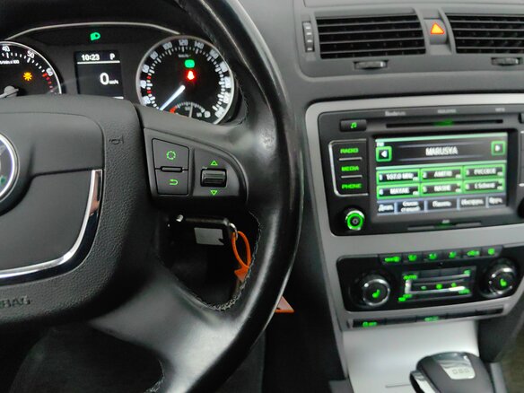 2011 Skoda Octavia II (A5) Рестайлинг, белый - вид 18