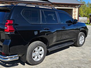 2020 Toyota Land Cruiser Prado 150 Series Рестайлинг 3, чёрный, 5600000 рублей, вид 4