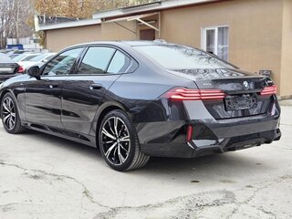 2024 BMW 5 серии 530i xDrive VIII (G60/G61/G68), серый, 9000000 рублей, вид 3
