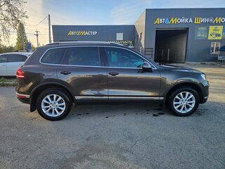 2015 Volkswagen Touareg II Рестайлинг, коричневый, 2450000 рублей, вид 4
