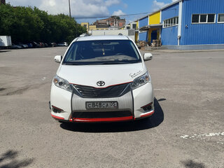 2016 Toyota Sienna III Рестайлинг, белый, 2350000 рублей, вид 4