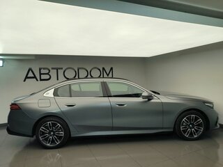 2025 BMW 5 серии Long 530Li xDrive VIII (G60/G61/G68), серый, 10770000 рублей, вид 5