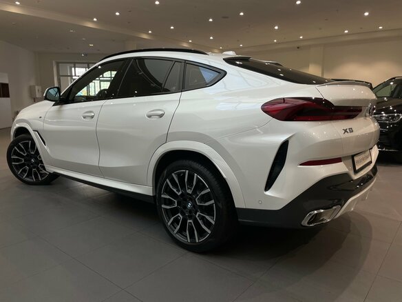 2024 BMW X6 40i III (G06) Рестайлинг, белый, 11960000 рублей - вид 3
